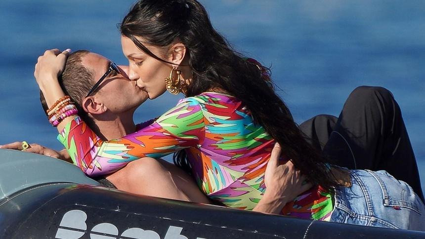 Bella Hadid công khai tình mới bằng loạt hình ảnh khóa môi nồng nàn trên thuyền (sau hơn 1 năm chia tay tình cũ The Weeknd) "dậy sóng" mạng xã hội và truyền thông vài tháng trước.