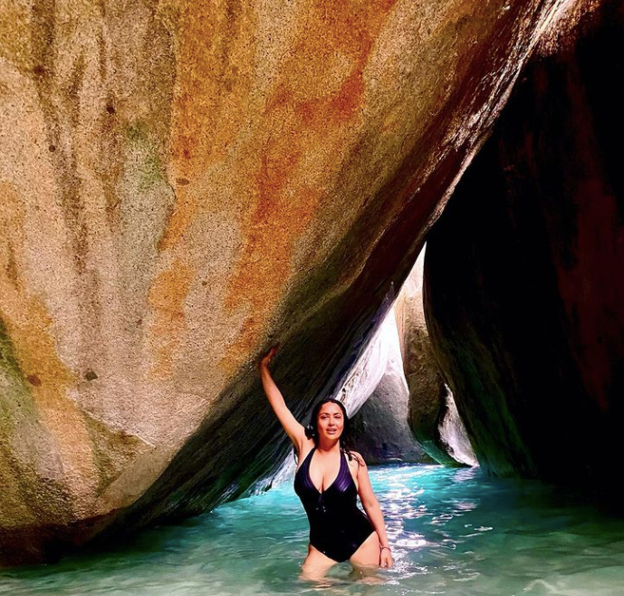 Mỹ nhân người Mexico tung ảnh áo tắm đúng đêm giao thừa để chào đón năm mới.