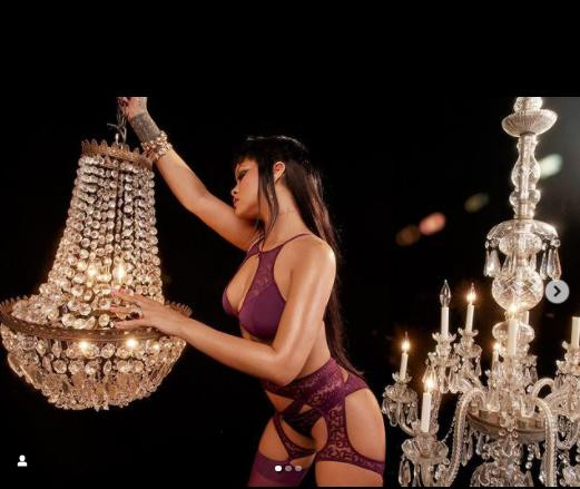 Cuối tháng 11/2020, giọng ca "Umbrella" được mời đến tham dự lễ nhậm chức của Tổng thống Dame Sandra Mason khi Barbados (quê nhà cô) chính thức trở thành nước cộng hòa, chấm dứt vai trò nguyên thủ quốc gia kéo dài 55 năm của Nữ hoàng Anh Elizabeth II.