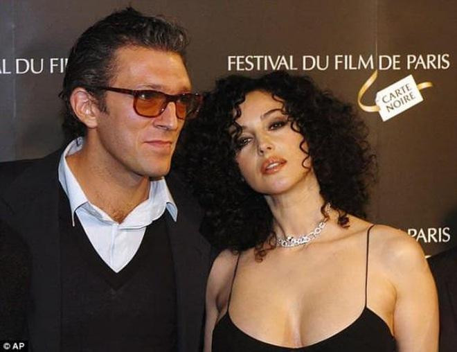 Vincent Cassel từng chia sẻ anh và vợ cũ là 2 cá thể hoàn toàn khác nhau, chính vì điều đó mà giúp họ luôn bên nhau để khám phá về đối phương và giữ được tình cảm lâu dài, từ lúc yêu đến chia tay là 18 năm.
