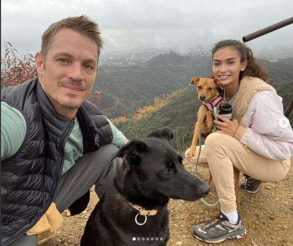 Kelly Cặp đôi bắt đầu hẹn hò từ đầu năm 2019 và chính thức công khai từ tháng 4 cùng năm khi sánh đôi tham dự Lễ hội âm nhạc Coachella. Họ hiện nằm trong danh sách cặp trai tài gái sắc nổi tiếng của Hollywood.