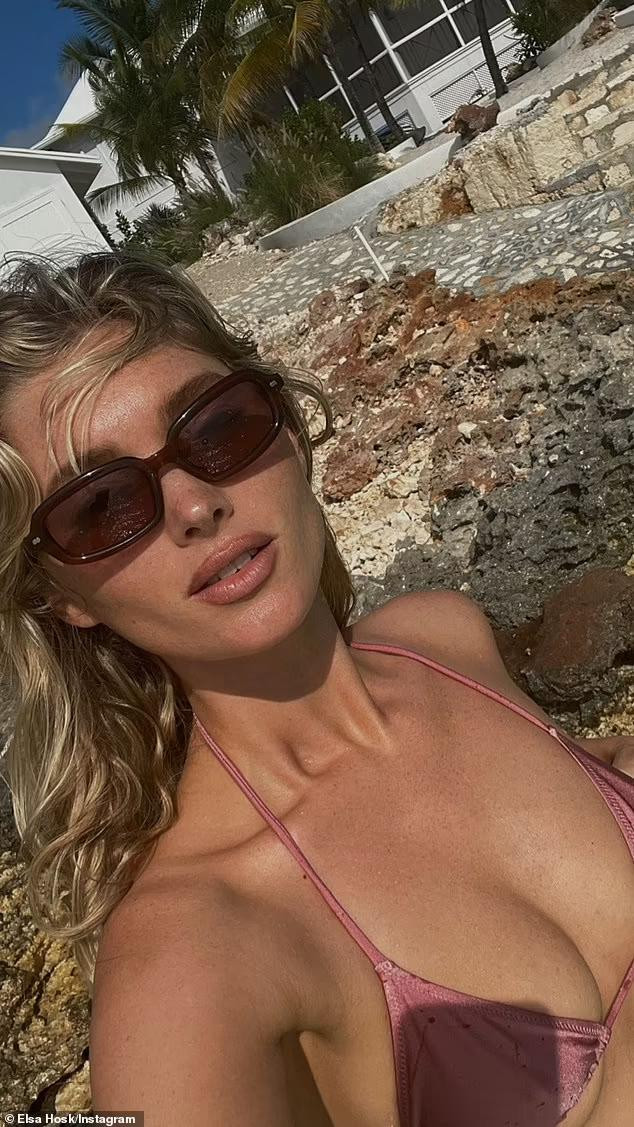 Cô và bạn trai Tom Daly đón con gái đầu lòng hồi tháng 2 vừa qua và thông báo tới người hâm mộ trên Instagram giây phút làm mẹ: "Ngày hạnh phúc nhất trong cuộc đời mẹ là sinh ra con. Khoảnh khắc tự hào nhất là lần đầu gặp con. Cảm ơn con đã đến với gia đình mình".