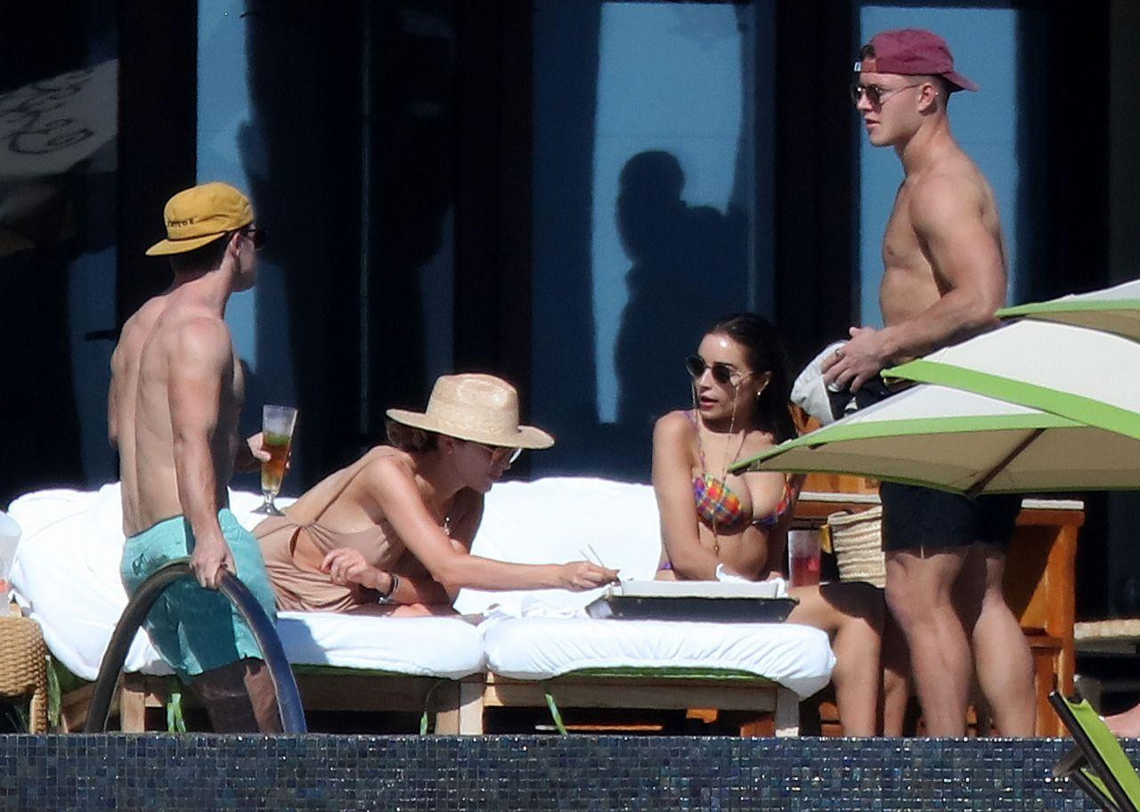 Olivia Culpo còn lấn sân kinh doanh khi mới cho ra mắt thương hiệu thời trang Culpos x INC, do cô hợp tác với chị Aurora và em gái Sophia.