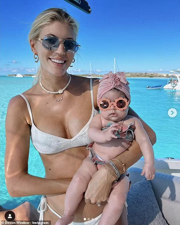 Cặp đôi hạnh phúc đón con gái đầu lòng vào tháng 8/2021. Cặp đôi hạnh phúc đón con gái đầu lòng vào tháng 8/2021.