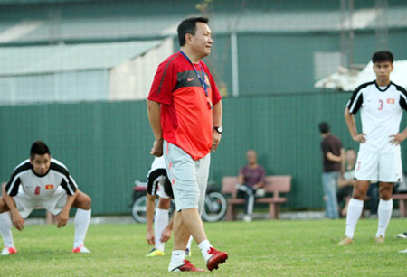 Quyết định đình chỉ chức vụ HLV Hoàng Văn Phúc là một trong nhiều quyết định gây tranh cãi của VFF. Quyết định đình chỉ chức vụ HLV Hoàng Văn Phúc là một trong nhiều quyết định gây tranh cãi của VFF