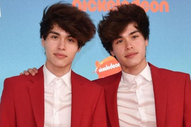 Alan và Alex Stokes Alan và Alex Stokes