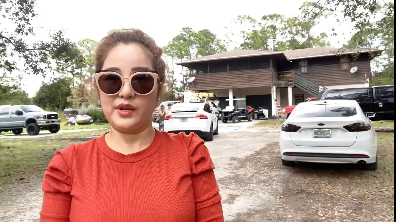 Thúy Nga đi môi giới nhà đất Thúy Nga đi môi giới nhà đất