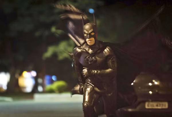 "Người dơi" đang làm việc vào đêm 26-3. .