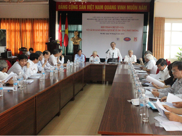 Hội thảo diễn ra sáng 10/5. Ảnh: ĐH Toàn cảnh cuộc hội thảo sáng 10-5