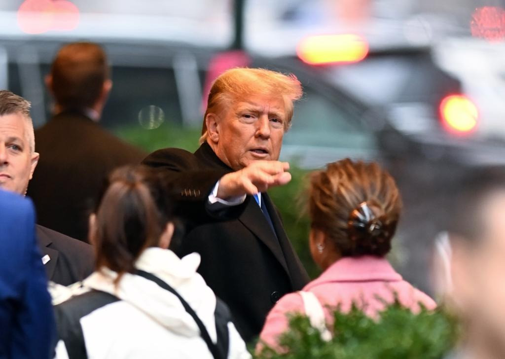 Ông Trump gây chú ý với mái tóc màu cam. Ảnh: ZUMAPRESS.com.