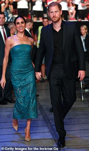 Bennett Levine là nhân viên cấp cao tiếp theo nghỉ việc tại công ty của Harry và Meghan. Ảnh: Getty Images/Linkedln. Bennett Levine là nhân viên cấp cao tiếp theo nghỉ việc tại công ty của Harry và Meghan. Ảnh: Getty Images/Linkedln.