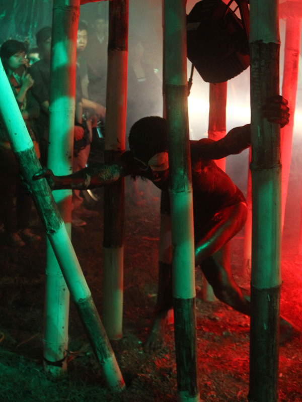 Nhưng dần về sau, ô nhiễm đã vượt ra sự chế ngự