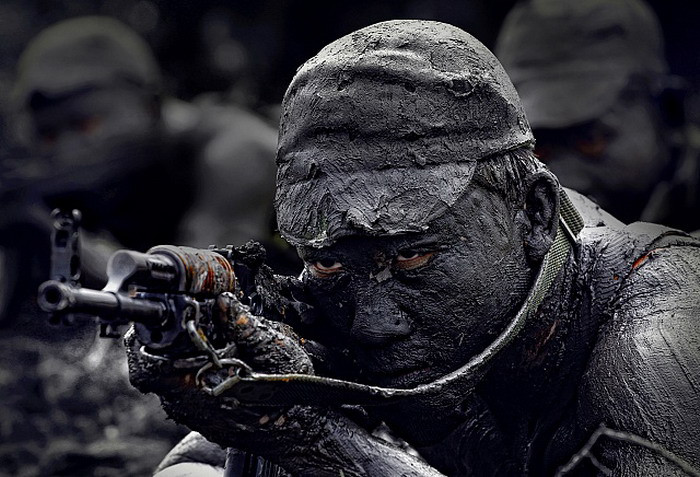 Ngụy trang kỹ để xuất quỷ nhập thần ....