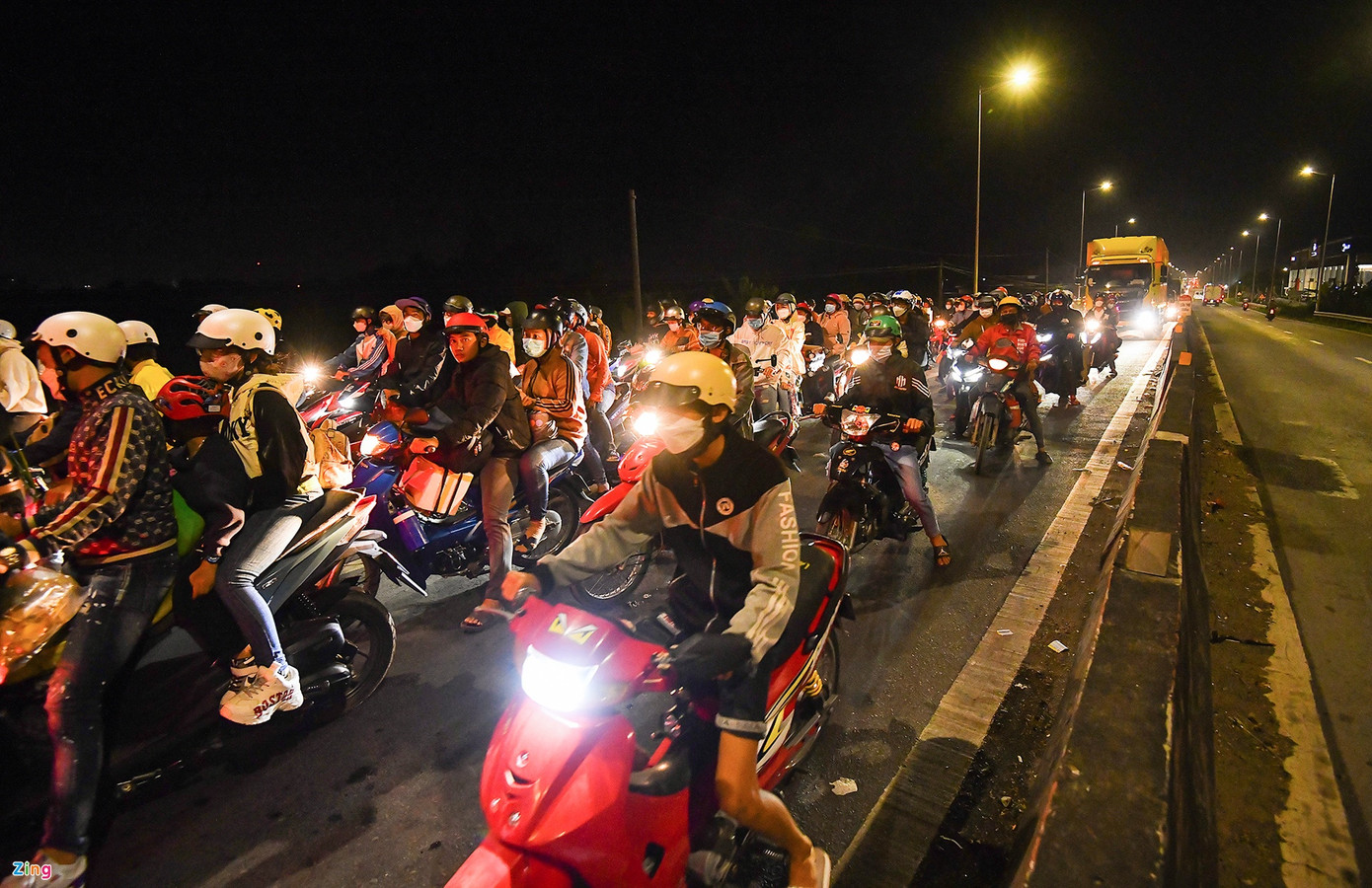 Quốc lộ 1 tránh TP Vĩnh Long là tuyến đường huyết mạch dẫn đến cầu Mỹ Thuận. Đây là chiếc cầu hiện hữu duy nhất nối hai tỉnh Vĩnh Long và Tiền Giang.