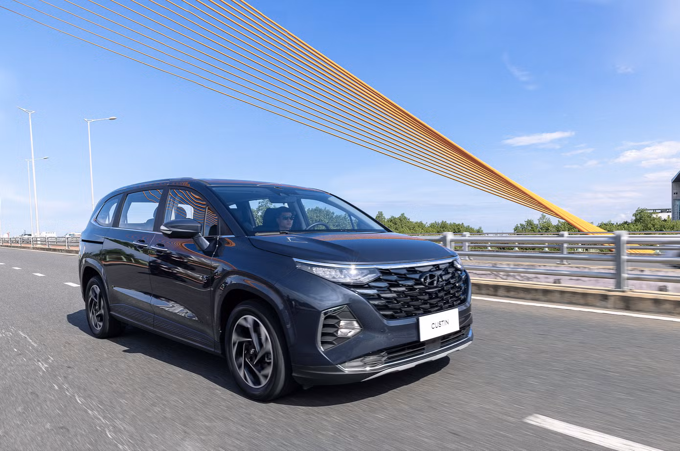 Hyundai Custin.