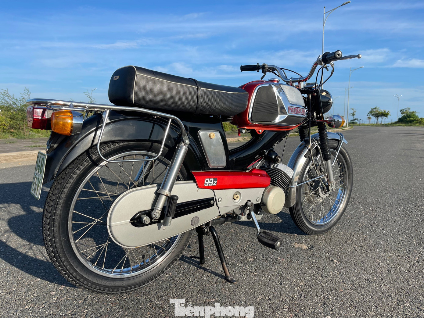 99z khởi động bằng bàn đạp đậm chất cổ điển.