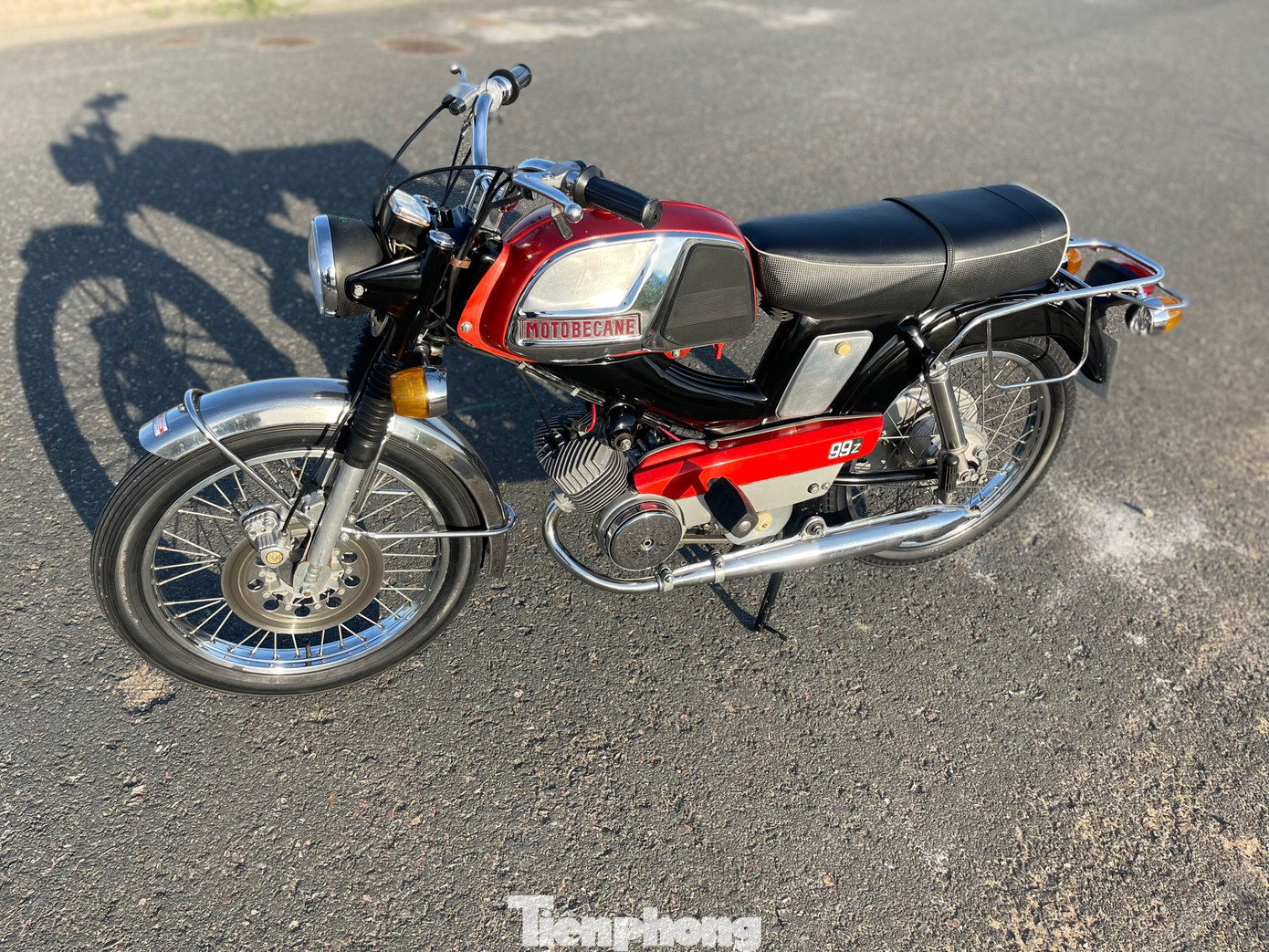 Nhà sản xuất Pháp ngưng hoạt động vào năm 1981. Do đó, phiên bản 99z 1978 thuộc một trong những sản phẩm cuối cùng của thương hiệu Pháp. Nó thừa hưởng nhiều thành tựu công nghệ của hãng xe.