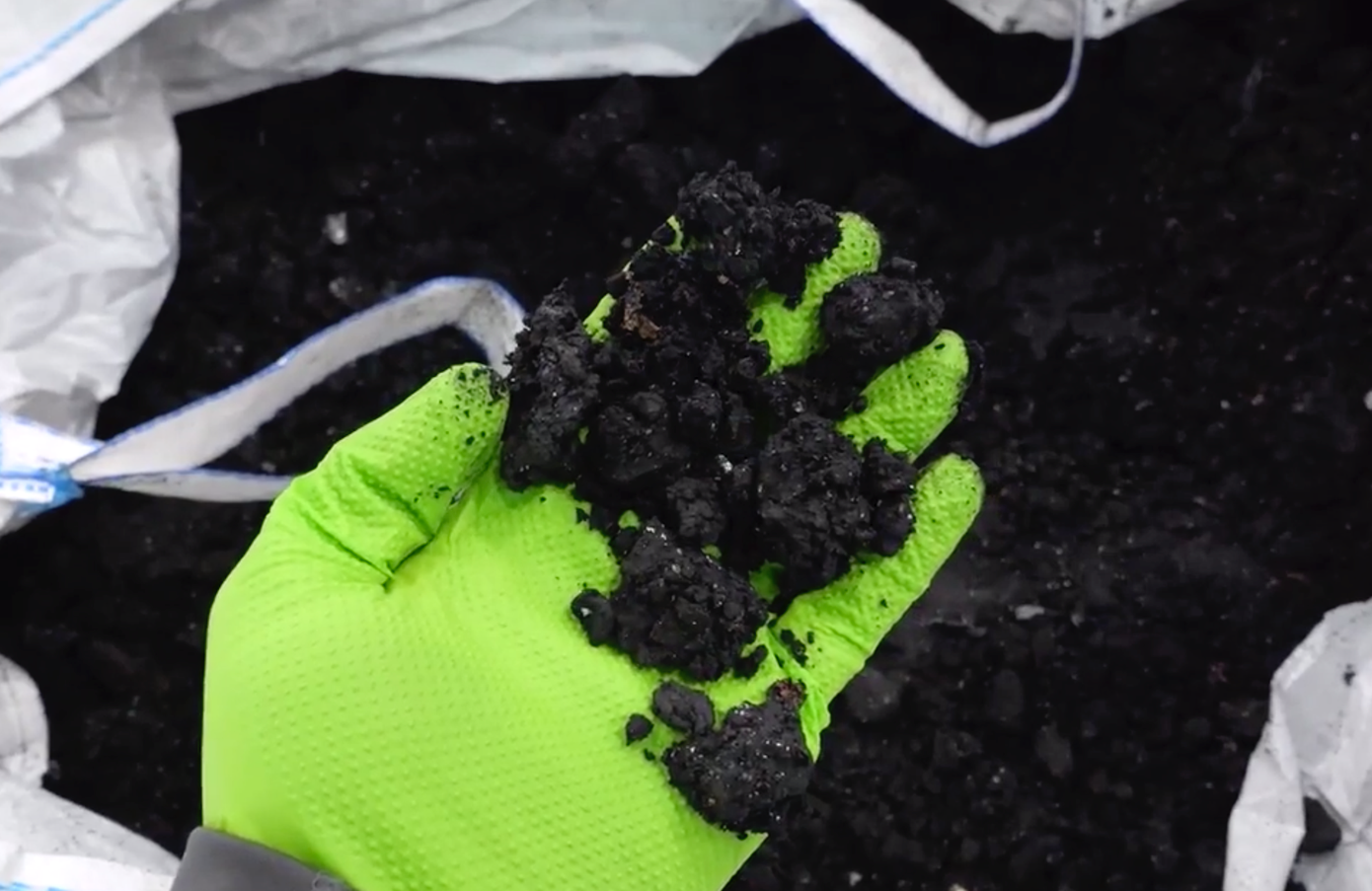 Thành phẩm sau khi tái chế pin xe điện. Thành phẩm sau khi tái chế pin xe điện.