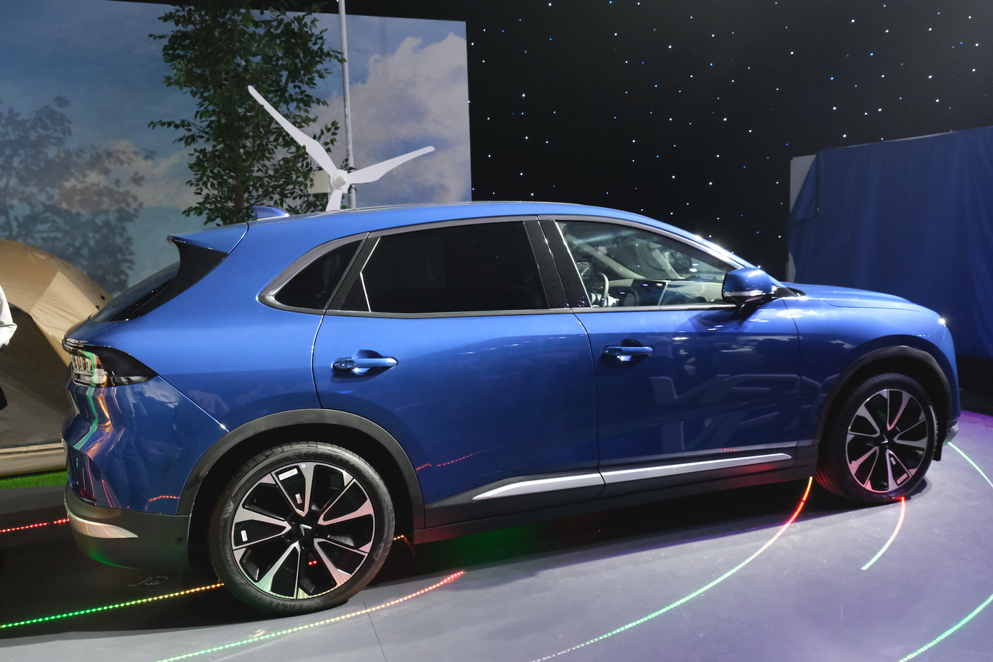 VinFast 8 lọt top 10 bán chạy cùng với VF e34. VinFast 8 lọt top 10 bán chạy cùng với VF e34.