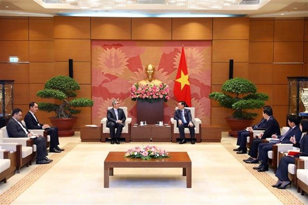 Sáng 25/7/2023, tại Hà Nội, Chủ tịch Quốc hội Vương Đình Huệ tiếp Đại sứ Iran tại Việt Nam Ali Akbar Nazari. (Ảnh: An Đăng/TTXVN)