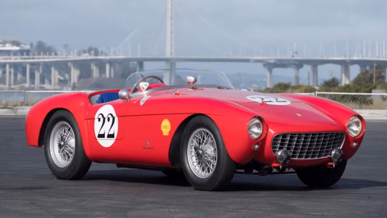 Một chiếc Ferrari Mondial Spider Series I nguyên bản được rao bán vào năm 2021. Một chiếc Ferrari Mondial Spider Series I nguyên bản được rao bán vào năm 2021.