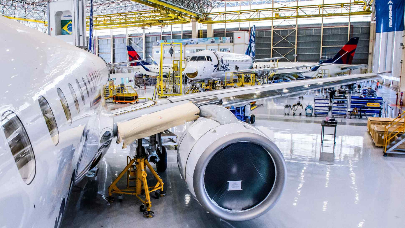 Khu hoàn thiện máy bay của Embraer tại São José dos Campos.