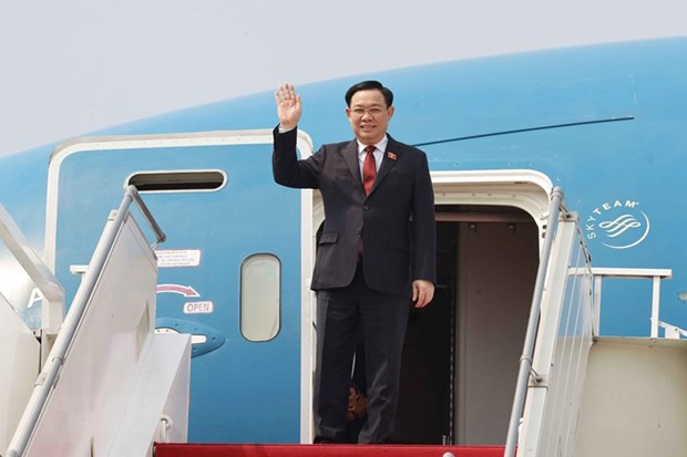 Chủ tịch Quốc hội Vương Đình Huệ và Đoàn Đại biểu Cấp cao Quốc hội Việt Nam đến thủ đô Jakarta bắt đầu thăm chính thức Cộng hòa Indonesia và dự Đại Hội đồng Liên Nghị viện các nước ASEAN (AIPA) lần thứ 44. (Ảnh: Doãn Tấn/TTXVN).