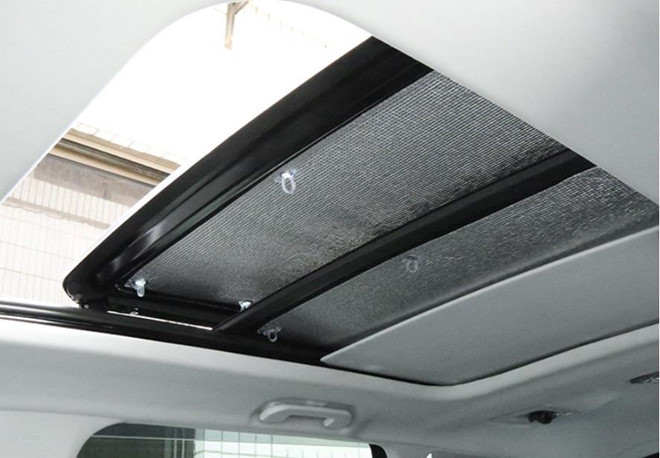 Lớp bìa cách nhiệt khiến cửa sổ trời bớt đi sự hấp dẫn về thẩm mỹ. Lớp bìa cách nhiệt khiến cửa sổ trời bớt đi sự hấp dẫn về thẩm mỹ.