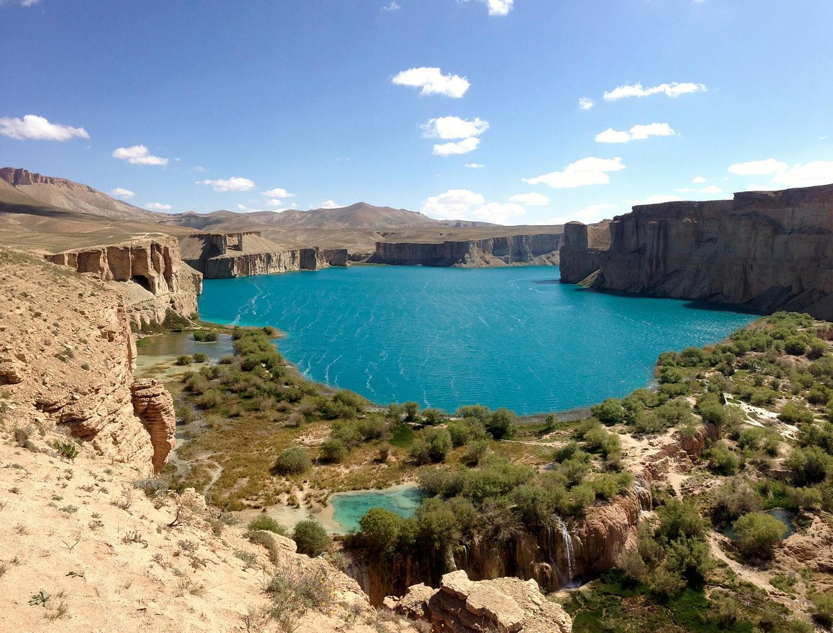 Phụ nữ bị cấm đến công viên Band-e-Amir.