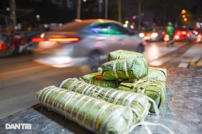 Bánh chưng là món ăn truyền thống và lâu đời ở Việt Nam. Đặc biệt, bánh chưng là món thực phẩm không thể thiếu trong các mâm cỗ ngày Tết, thể hiện sự biết ơn trời đất đã cho mưa thuận gió hòa để mùa màng bội thu đem lại cuộc sống ấm no cho con người. Bánh chưng là món ăn truyền thống và lâu đời ở Việt Nam. Đặc biệt, bánh chưng là món thực phẩm không thể thiếu trong các mâm cỗ ngày Tết, thể hiện sự biết ơn trời đất đã cho mưa thuận gió hòa để mùa màng bội thu đem lại cuộc sống ấm no cho con người.