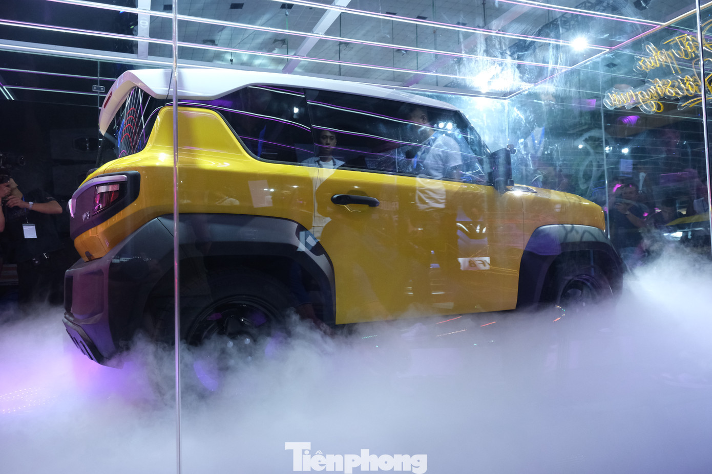 VF 3 thuộc phân khúc xe cỡ nhỏ (Mini car) và là mẫu xe cỡ nhỏ đầu tiên được VinFast nghiên cứu phát triển dựa trên những đặc tính và thói quen giao thông của người tiêu dùng nội địa.