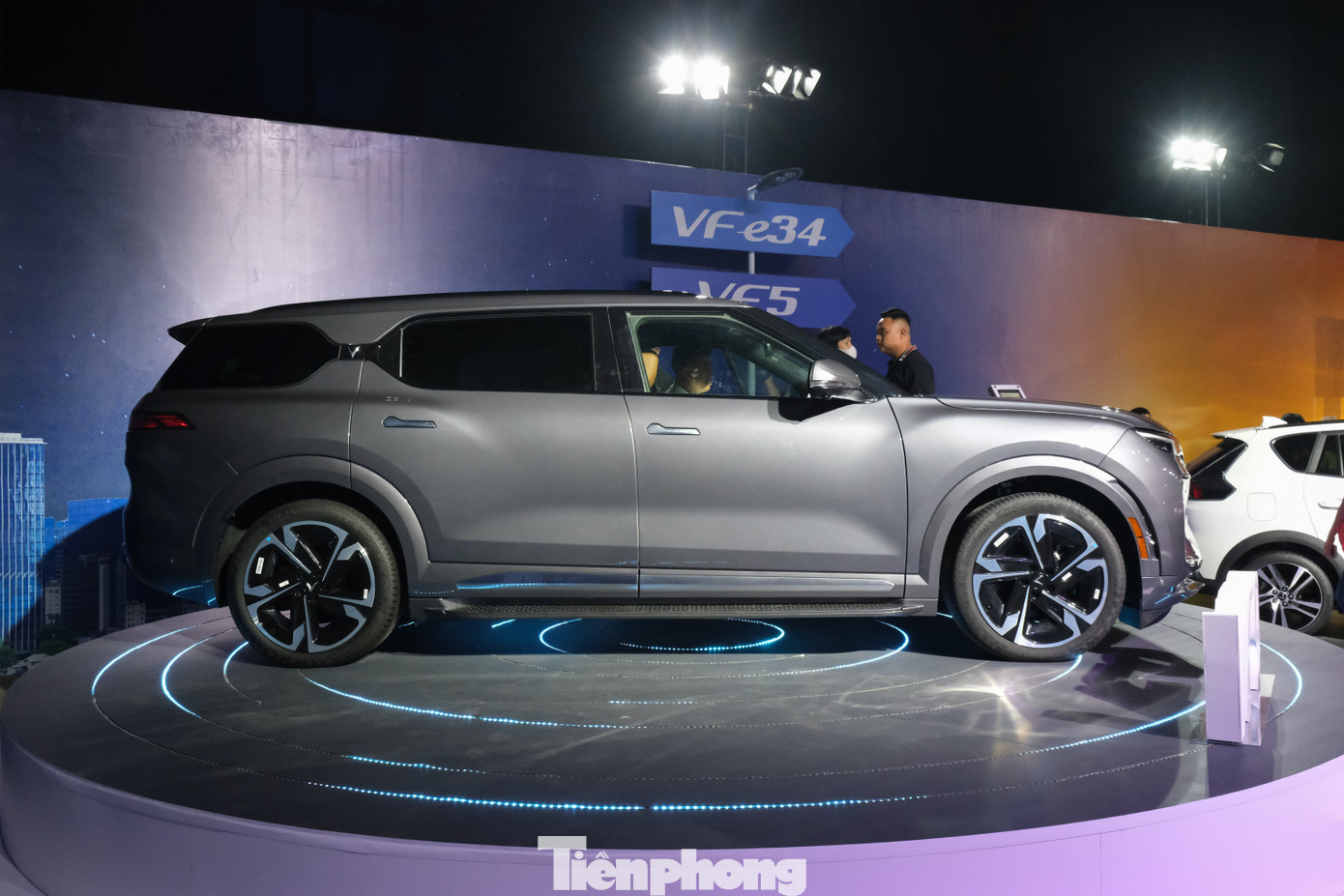 Các sản phẩm dần phổ biến tại thị trường Việt như VinFast e34, VF 5, VF 8, VF 9 cũng được trưng bày tại triển lãm. Tất cả ô tô đến từ thương hiệu Việt đều được đánh giá có vẻ ngoài tinh tế, hiện đại.