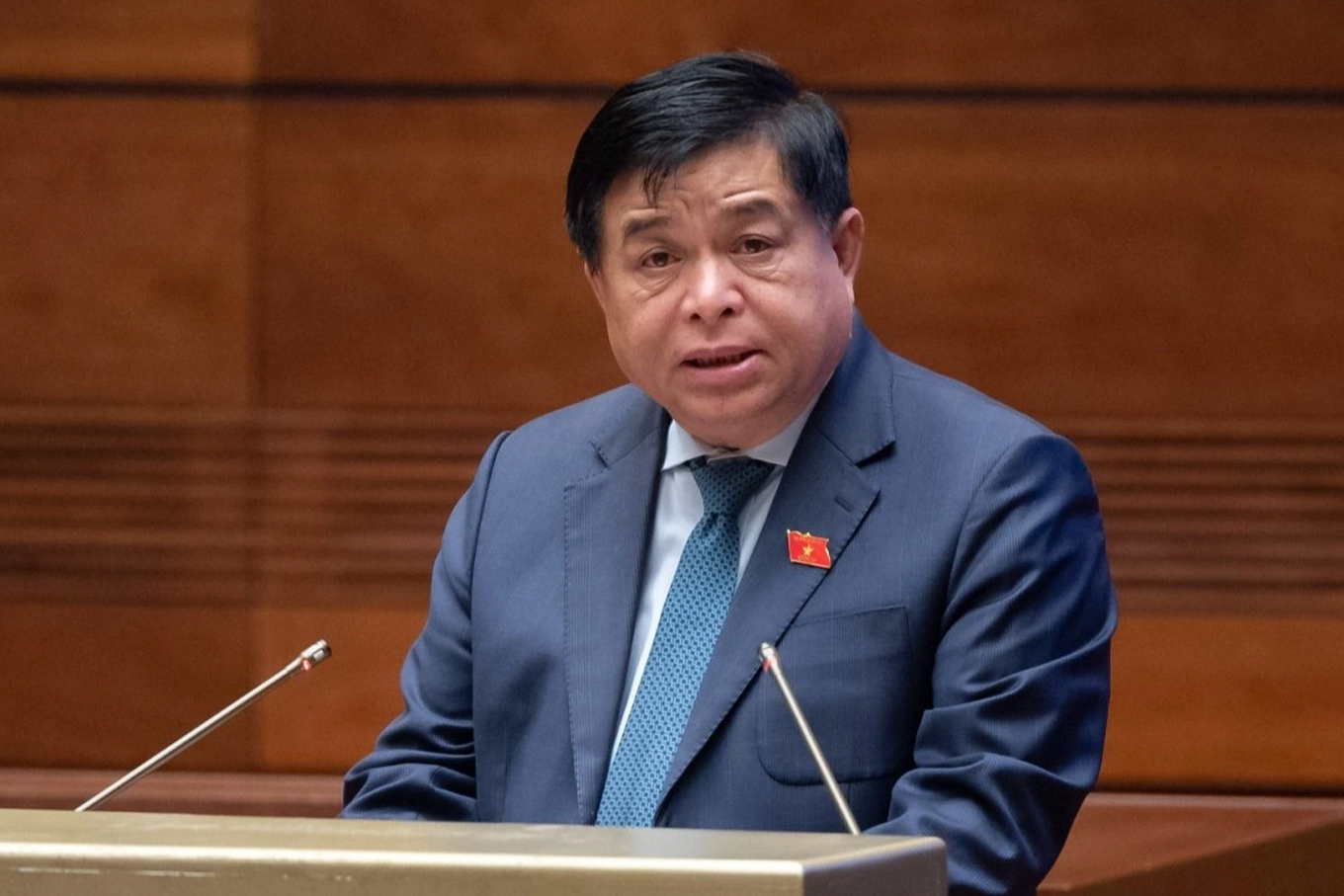 Bộ trưởng Kế hoạch và Đầu tư Nguyễn Chí Dũng trình bày tờ trình về dự thảo Nghị quyết của Quốc hội về thí điểm một số cơ chế, chính sách đặc thù phát triển TPHCM (Ảnh: Phạm Thắng). Bộ trưởng Kế hoạch và Đầu tư Nguyễn Chí Dũng trình bày tờ trình về dự thảo Nghị quyết của Quốc hội về thí điểm một số cơ chế, chính sách đặc thù phát triển TPHCM (Ảnh: Phạm Thắng).