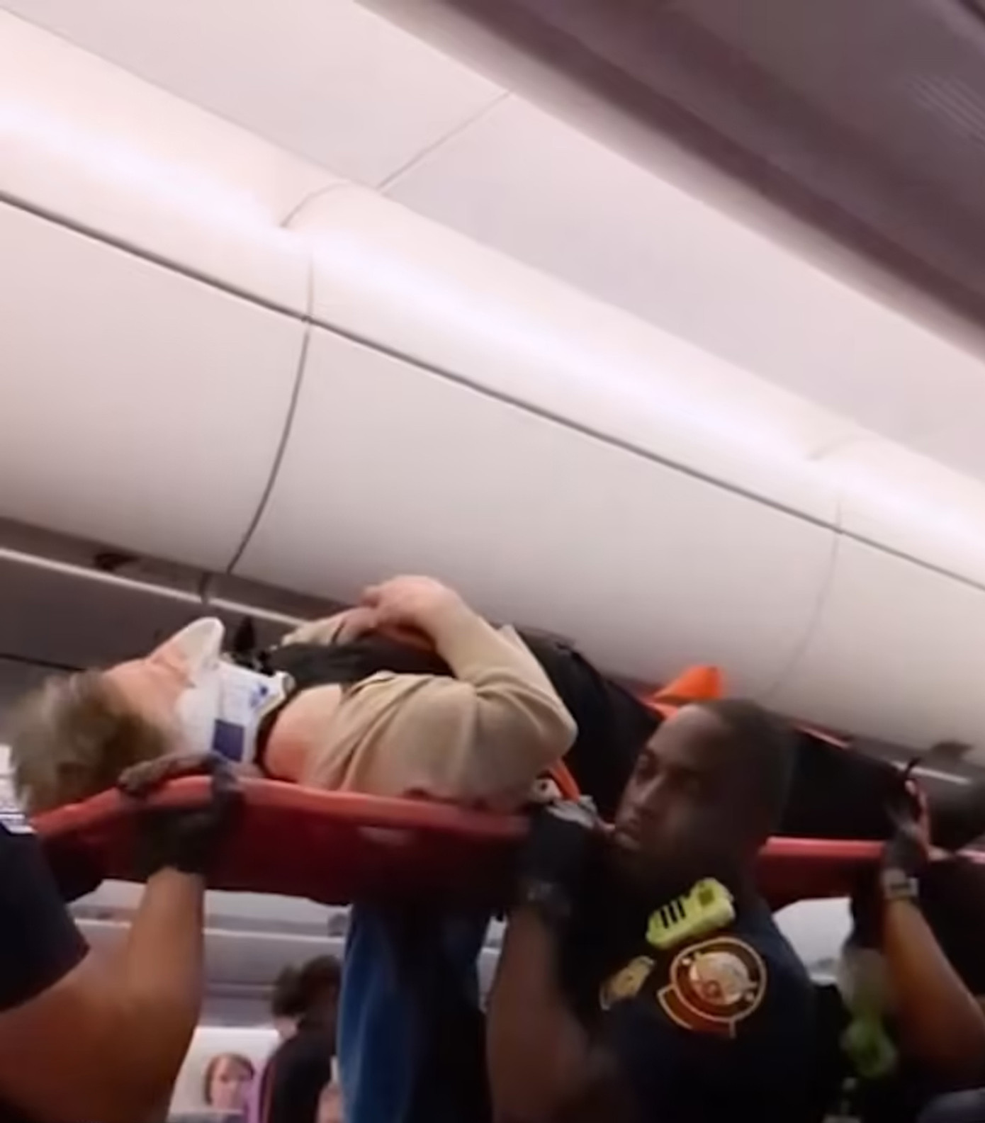 Các nạn nhân bị tác động nghiêm trọng tới thể trạng. Các nạn nhân bị tác động nghiêm trọng tới thể trạng.