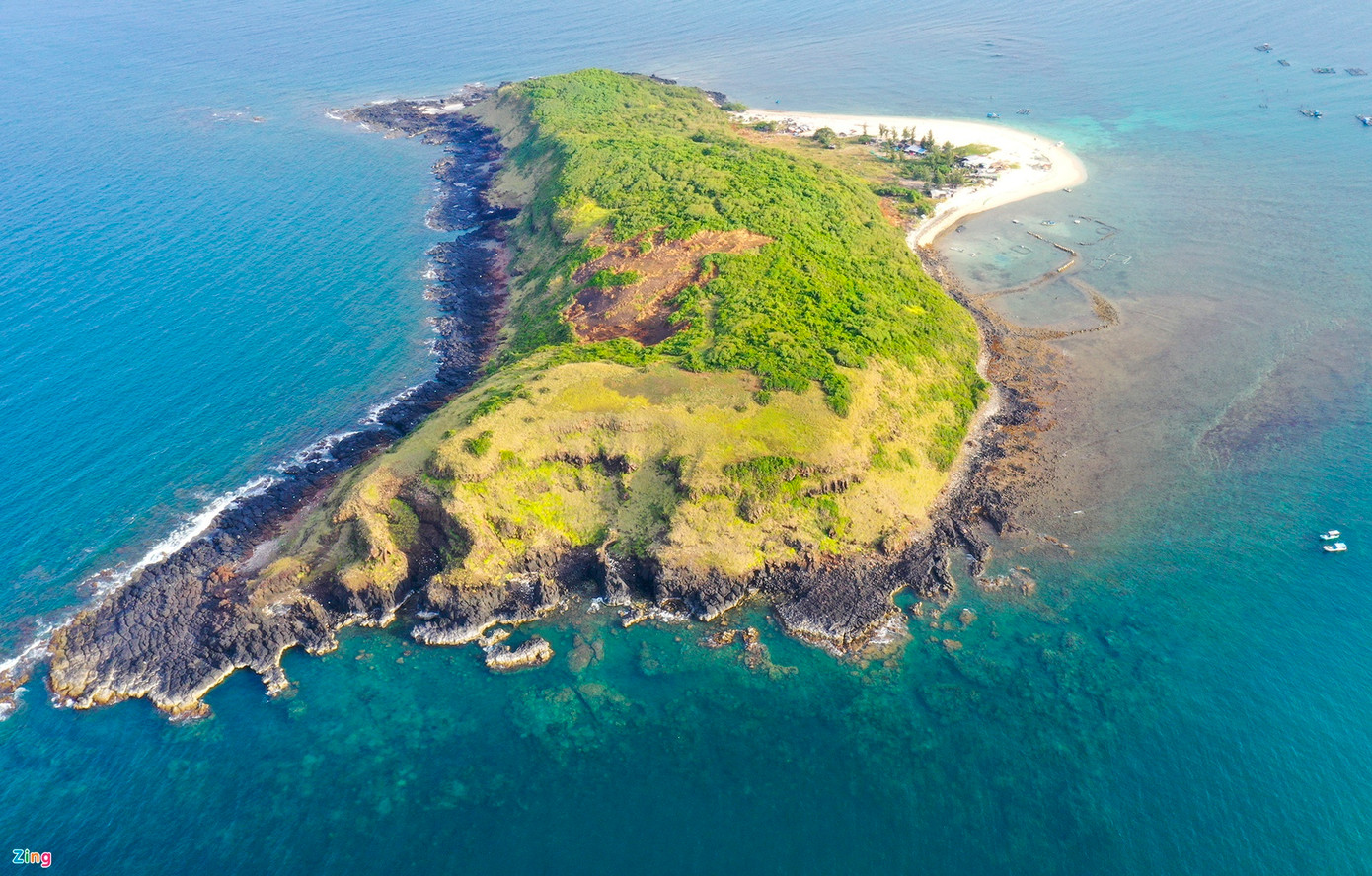 Du lịch Việt Nam ảnh 7 Đảo hòn Chùa mỗi năm thu hút hàng nghìn lượt khách tới khám phá. Ảnh: Minh Hòa.