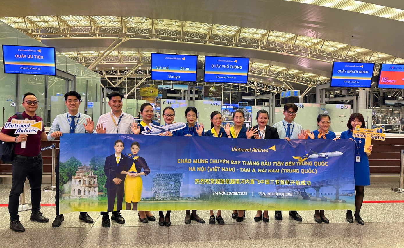 Chuyến bay tới sân bay quốc tế Phượng Hoàng Tam Á do hãng hàng không Vietravel Airline khai thác theo hình thức thuê chuyến. Chuyến bay tới sân bay quốc tế Phượng Hoàng Tam Á do hãng hàng không Vietravel Airline khai thác theo hình thức thuê chuyến.