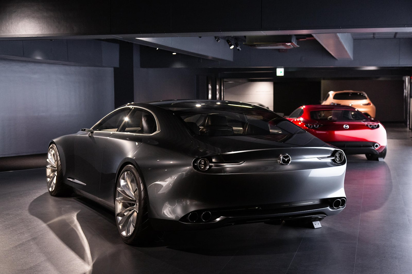 Đặc biệt, khu vực cuối cùng sẽ thể hiện tầm nhìn tương lai của Mazda. Nơi này giúp người tham quan hiểu về những khái niệm sẽ định hướng tương lai của thương hiệu. Một trong những bản concept nổi bật là RX-Vision. Ngoài ra, mẫu concept Vision Coupe cũng nắm vai trò quyết định sự phát triển thiết kế của thương hiệu Nhật Bản.