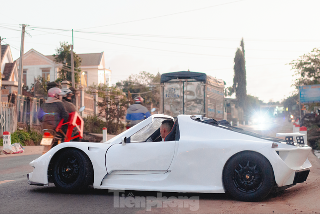 Porsche 918 Spyder Huỳnh Kim Đại từng chế tạo. Ảnh: Bazan TV. Porsche 918 Spyder Huỳnh Kim Đại từng chế tạo. Ảnh: Bazan TV.