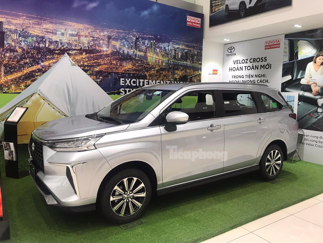 Các showroom gặp cảnh hàng tồn kho gia tăng.