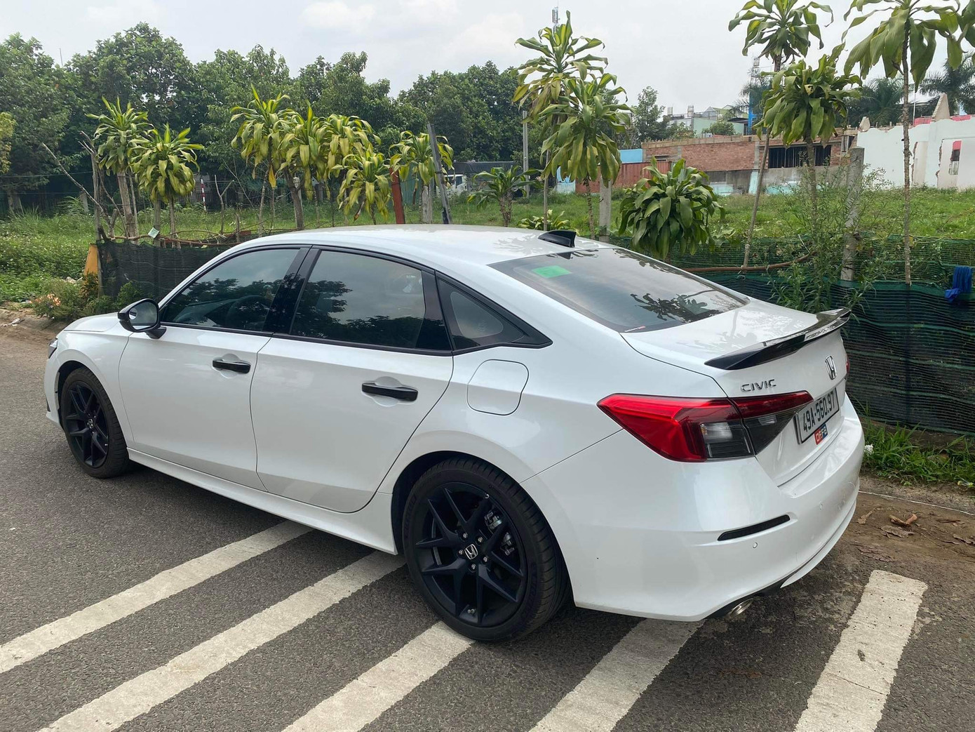 Chiếc xe bị mất lớp sơn "zin" của anh Thông.