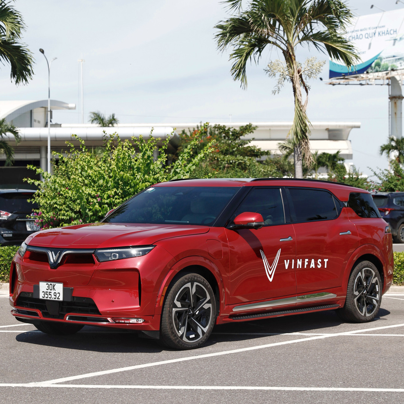 VinFast VF 9 Plus sẽ là giải thưởng nóng cho hai vận động viên đầu tiên đạt HIO tại giải Golf VIP (Pro-Am). VinFast VF 9 Plus sẽ là giải thưởng nóng cho hai vận động viên đầu tiên đạt HIO tại giải Golf VIP (Pro-Am).