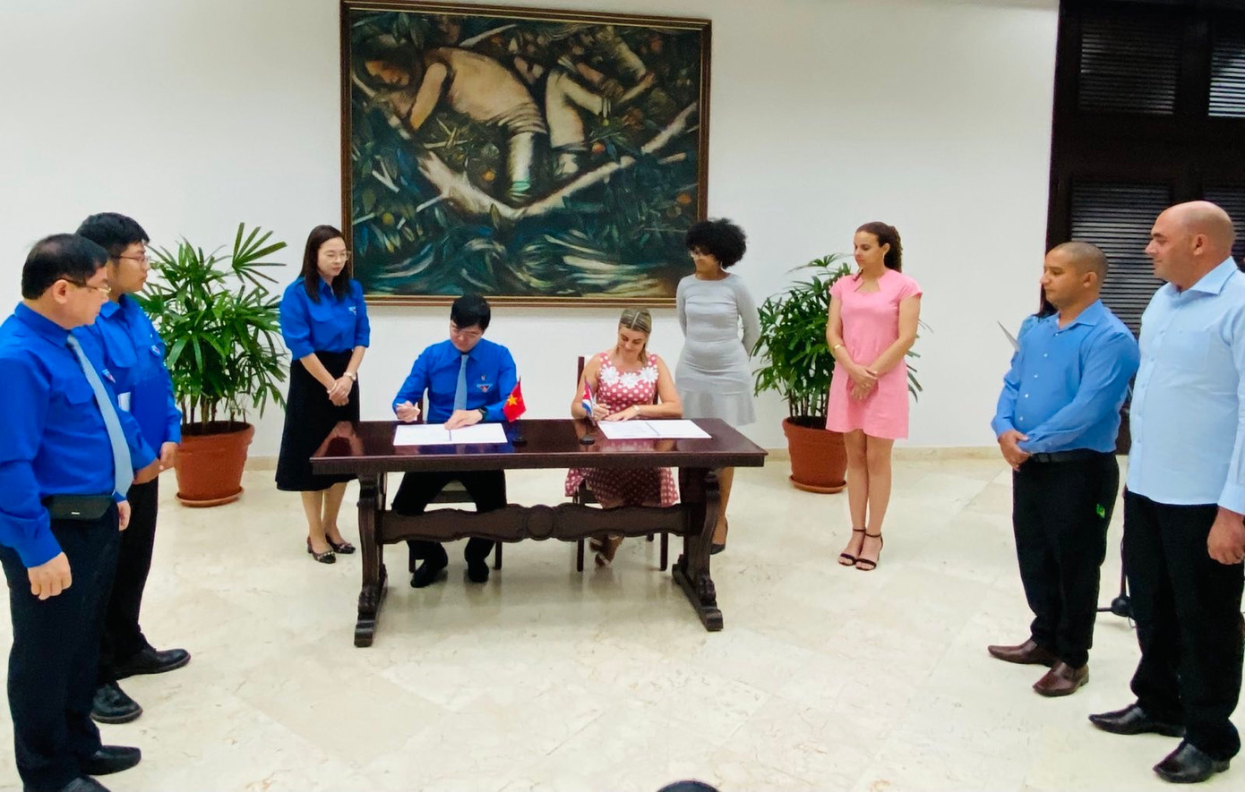 Tại buổi làm việc, hai bên đã trao đổi một số vấn đề cùng quan tâm, kinh nghiệm công tác; Điểm qua việc thực hiện thỏa thuận hợp tác giữa hai Đoàn giai đoạn 2018 - 2022 và thảo luận, thống nhất cần đẩy mạnh hợp tác trong giai đoạn tiếp theo rồi tiến hành Lễ ký kết “Thoả thuận hợp tác giữa đoàn TNCS Hồ Chí Minh và Đoàn TNCS Cuba giai đoạn 2023-2028”. Tại buổi làm việc, hai bên đã trao đổi một số vấn đề cùng quan tâm, kinh nghiệm công tác; Điểm qua việc thực hiện thỏa thuận hợp tác giữa hai Đoàn giai đoạn 2018 - 2022 và thảo luận, thống nhất cần đẩy mạnh hợp tác trong giai đoạn tiếp theo rồi tiến hành Lễ ký kết “Thoả thuận hợp tác giữa đoàn TNCS Hồ Chí Minh và Đoàn TNCS Cuba giai đoạn 2023-2028”.