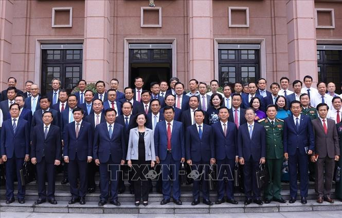 Đồng chí Trương Thị Mai cùng đại biểu và các học viên chụp ảnh chung. Ảnh: Văn Điệp/TTXVN. Đồng chí Trương Thị Mai cùng đại biểu và các học viên chụp ảnh chung. Ảnh: Văn Điệp/TTXVN.