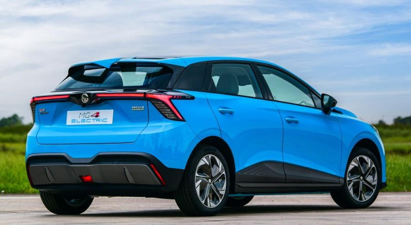 Xe điện MG 4 có phạm vi hoạt động đạt 350 km cho một lần sạc đầy. Xe điện MG 4 có phạm vi hoạt động đạt 350 km cho một lần sạc đầy.