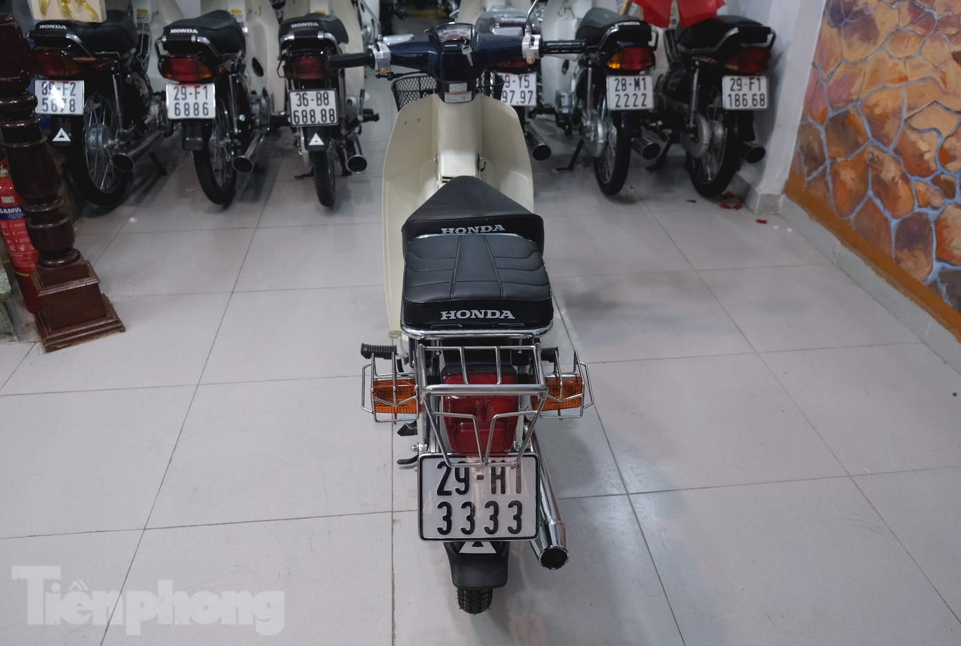 Theo quan niệm của người phương đông, số 3 mang ý nghĩa tượng trưng “vững như kiềng ba chân”. Theo anh Quân Quý, chiếc xe này hiện đã có chủ mới.