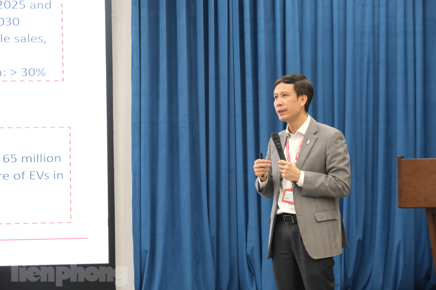 Chuyên gia Lê Anh Tuấn phát biểu về một số phương pháp sản xuất điện năng.