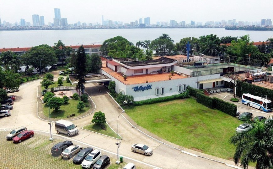 Khách sạn Thắng Lợi (Hà Nội) - một trong năm công trình kinh tế-xã hội hiện đại được Cuba tặng Việt Nam năm 1973, sau chuyến thăm của Lãnh tụ Cuba Fidel Castro. (Ảnh: Lâm Khánh/TTXVN).