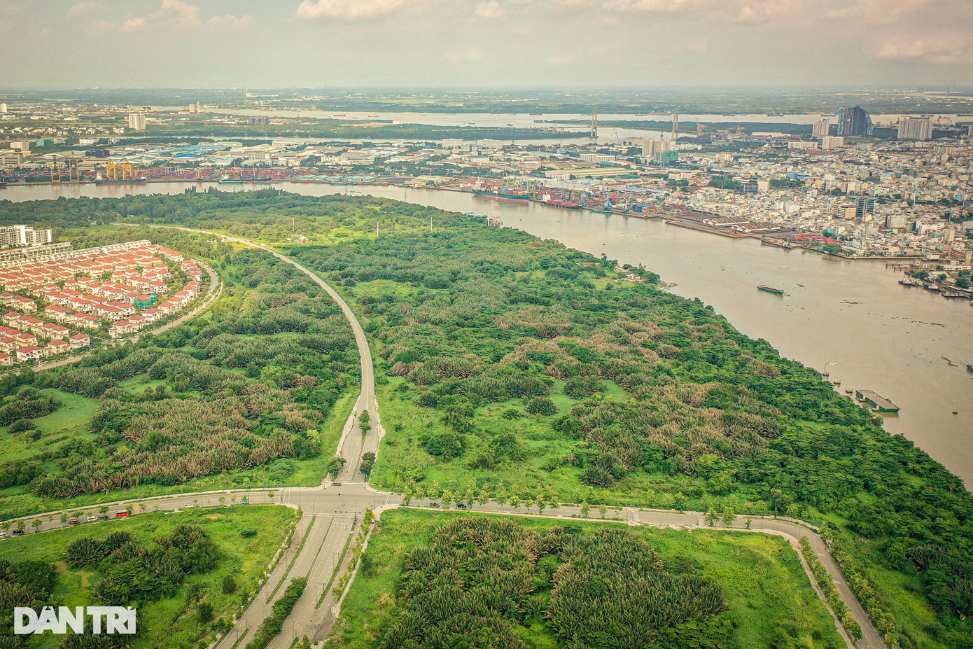 Theo quy hoạch phân khu, khu lâm viên sinh thái có diện tích khoảng 128ha thuộc vùng châu thổ phía Nam bán đảo Thủ Thiêm, với chức năng chính là thoát nước mặt kết hợp nghỉ ngơi cho người dân, giải trí, giữ gìn hệ sinh thái tự nhiên.