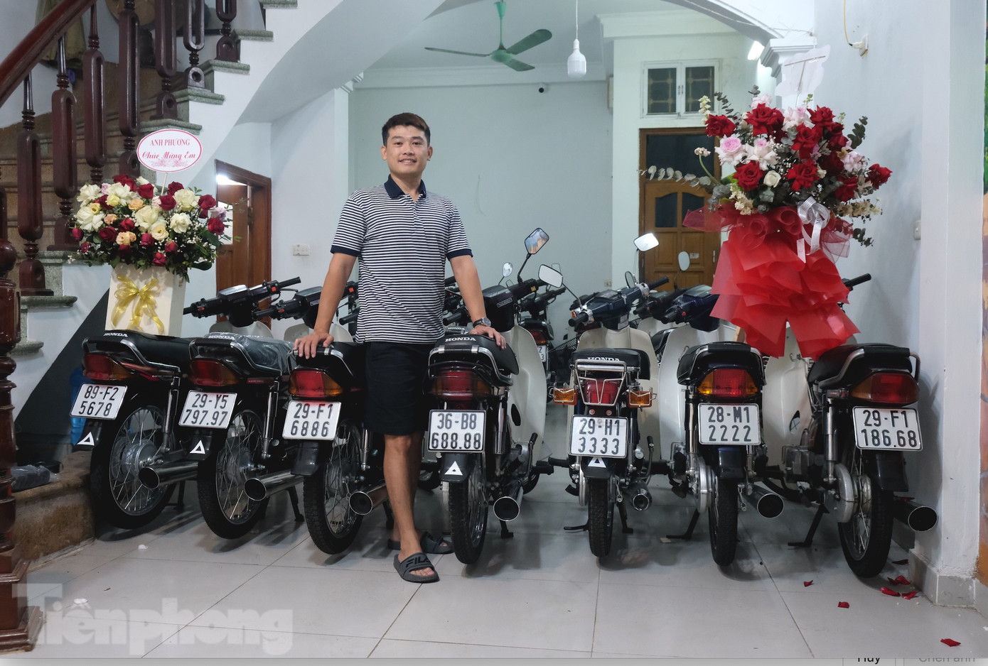 Anh Quân Quý là chủ sở hữu hiện tại của dàn xe máy đời cổ. Hiện tại, anh sinh sống và làm việc tại số 8, ngõ 123, phố Trần Đăng Ninh, Hà Nội. Trong giới sưu tập xe biển đẹp, anh luôn gây chú ý với những chiếc Honda Dream, Wave, Cub đời cổ, có giá trị cao. Trên thực tế, anh đã từng sở hữu một bộ sưu tập xe Dream mà Tiền Phong đã đưa tin.