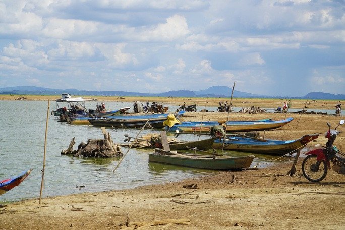 Một góc hồ Trị An.